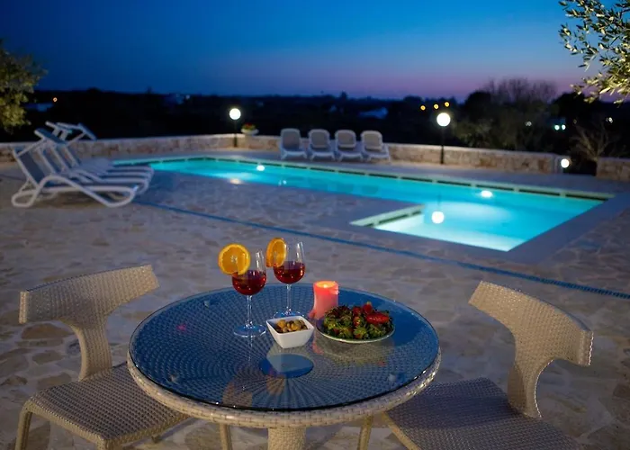 度假居 Trulli Alessia 奥斯图尼